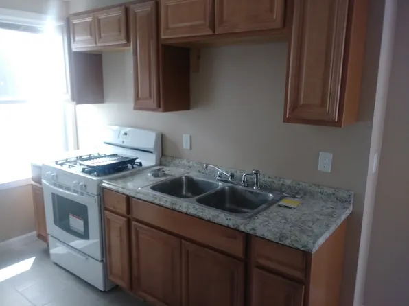 752 King Philip St, Fall River, MA