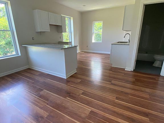 2nd image of 729 Monteagle St #3