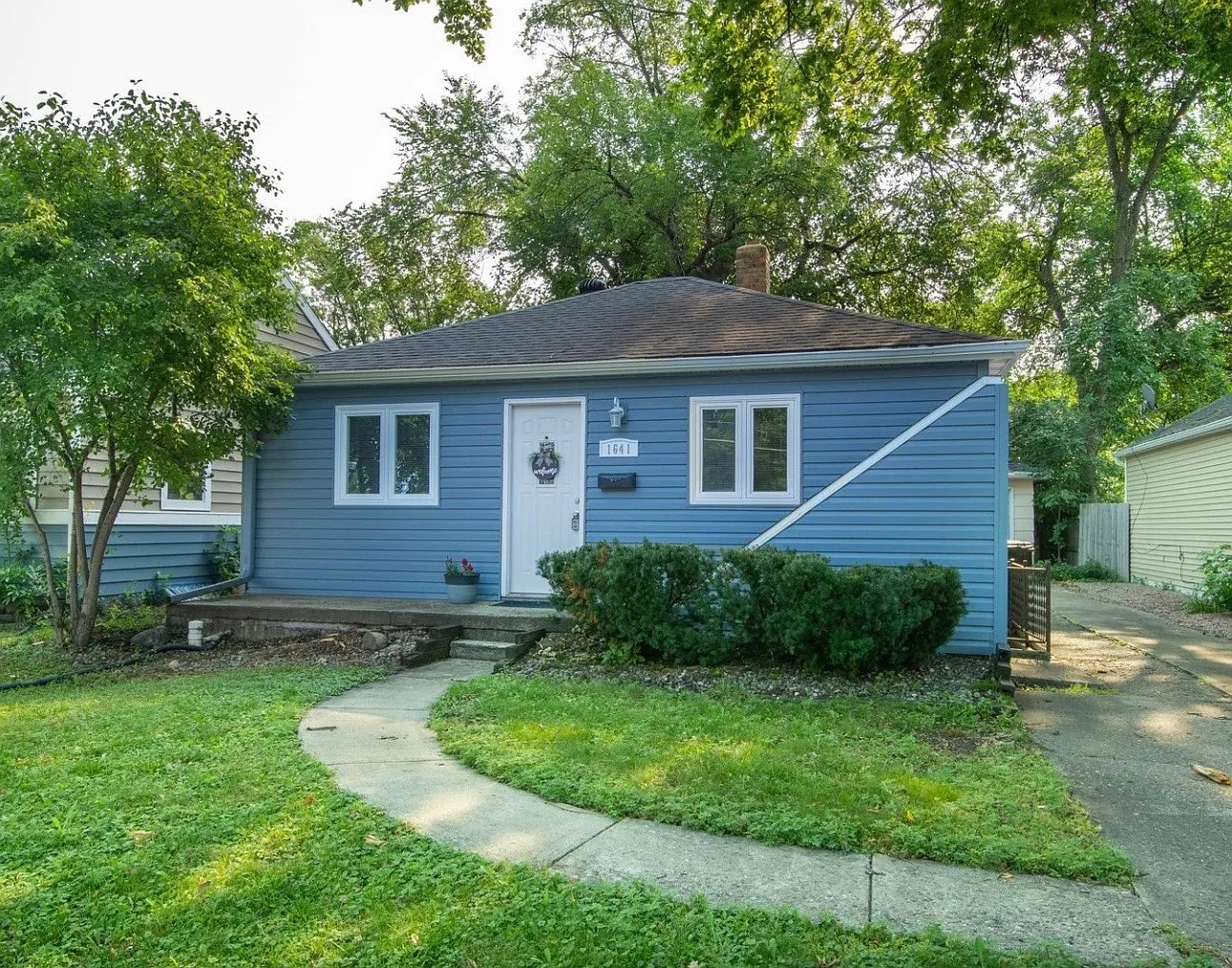 4 bed, 2000 sqft, $2,000 — Photo 1