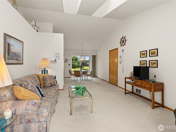 4th image of 457 Dolphin Avenue NE