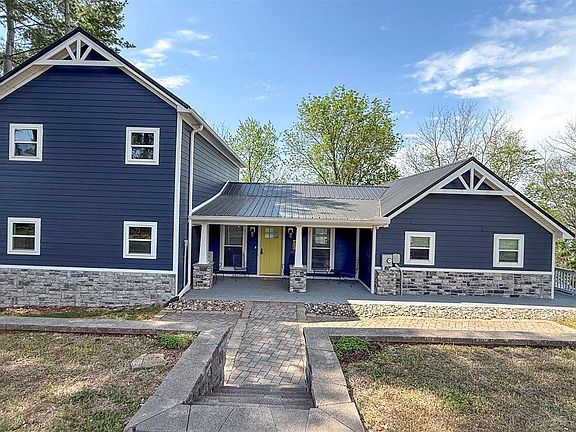 3rd image of 404 Yellow Buckeye Ln