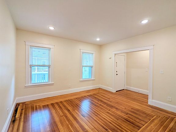 5th image of 8-10 Lowell Cir #2