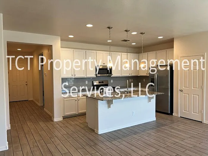 3 bed, 2.0 bath, 1607 sqft, $1,950 — Photo 2