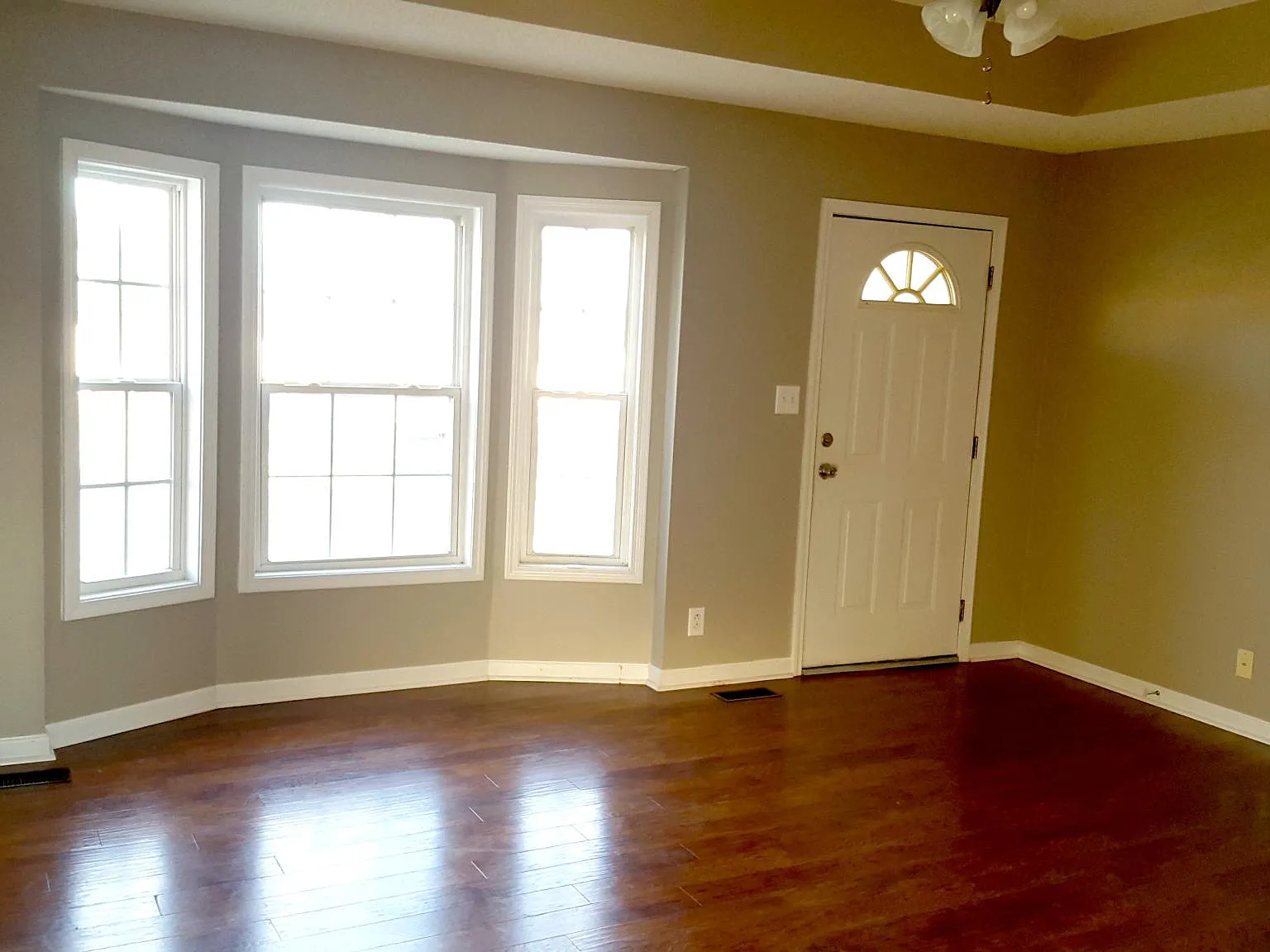 3 bed, 1118 sqft, $1,575 — Photo 3