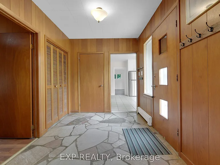5373 Aurora Rd — Photo 2