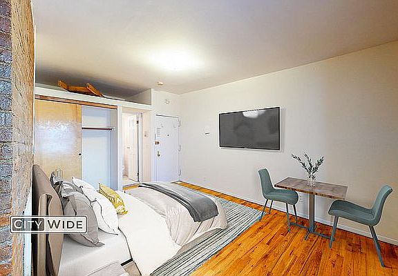 2nd image of 307 E 9th St APT 1DR