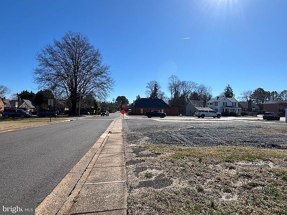 4th image of 802 S Main St