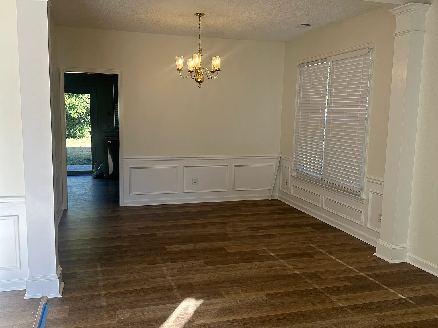 3 bed, 2.5 bath, 2100 sqft, $2,400 — Photo 4