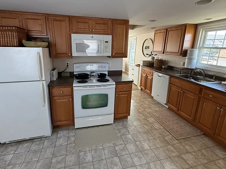 71 Langworthy Ave — Photo 16