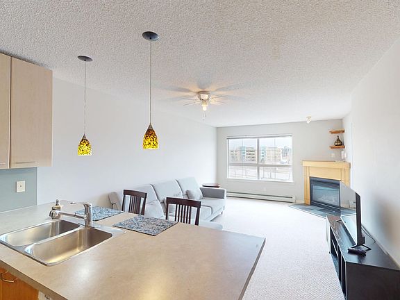 3rd image of 407 Richard Rd SW