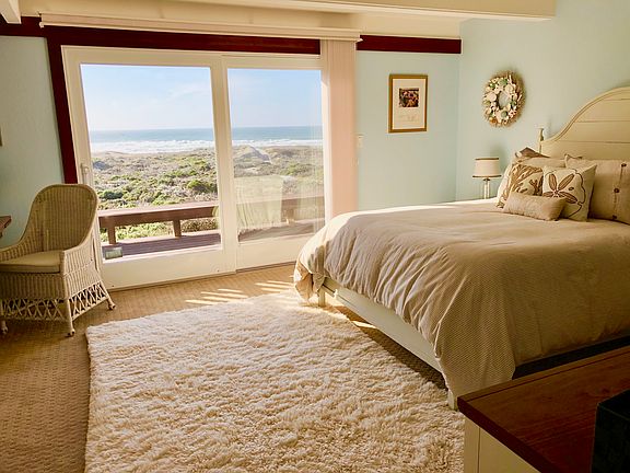 Wake up to Whales and Waves