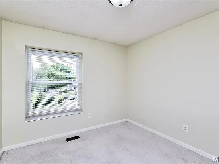 241 Valleyoak Ct — Photo 19