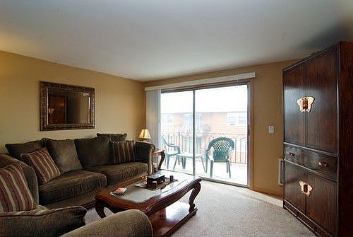 2nd image of 5432 W Windsor Ave