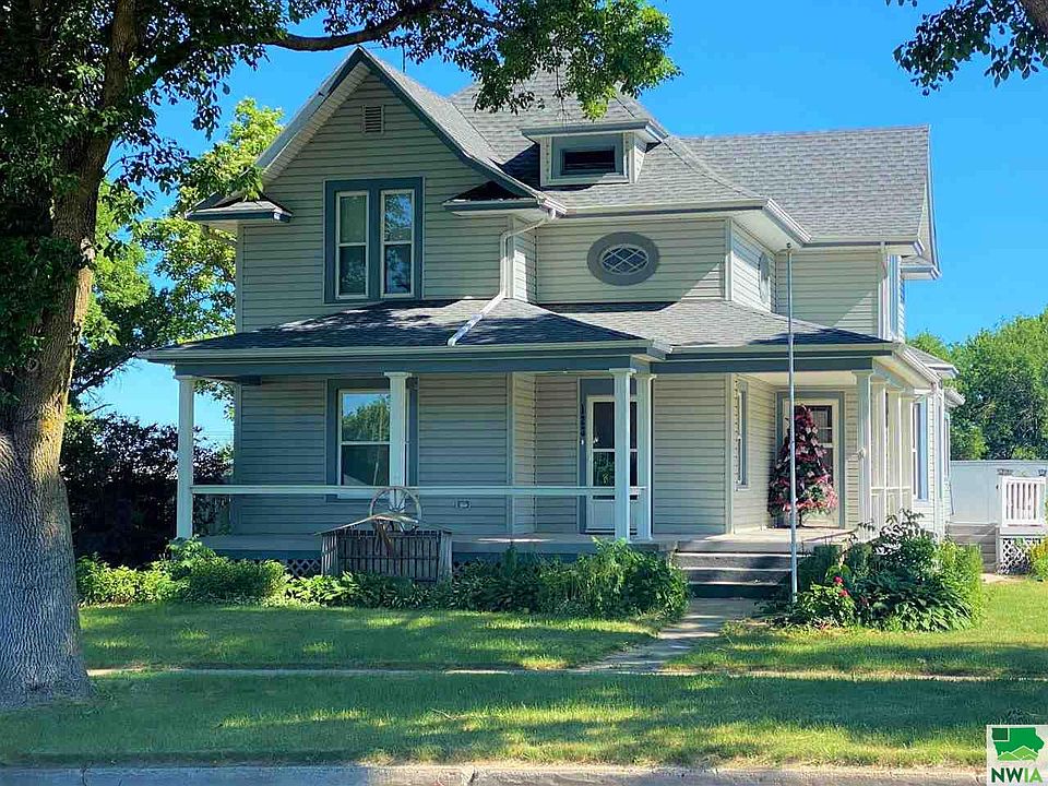 1st image of 123 E Main St