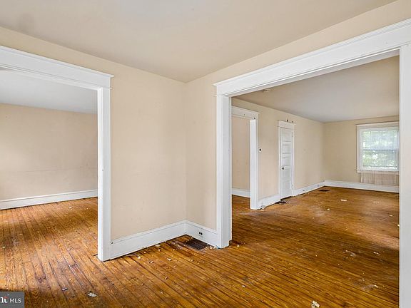 5th image of 448 Sheridan Ave