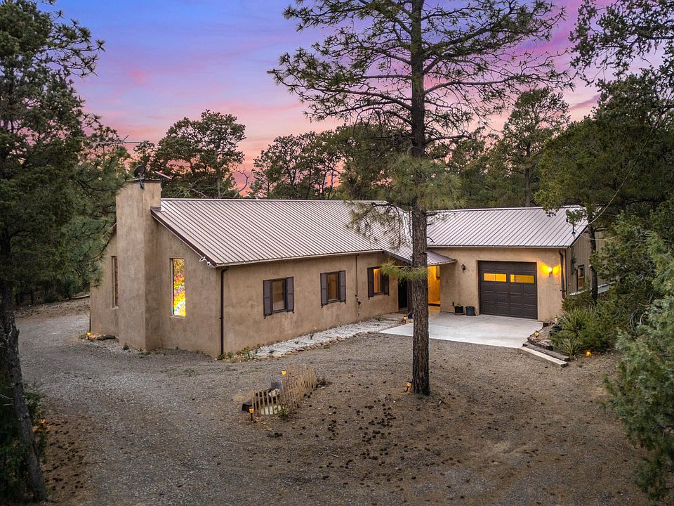 1st image of 16 Bobolink Ln
