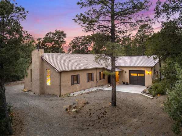 16 Bobolink Ln, Tijeras, NM 87059