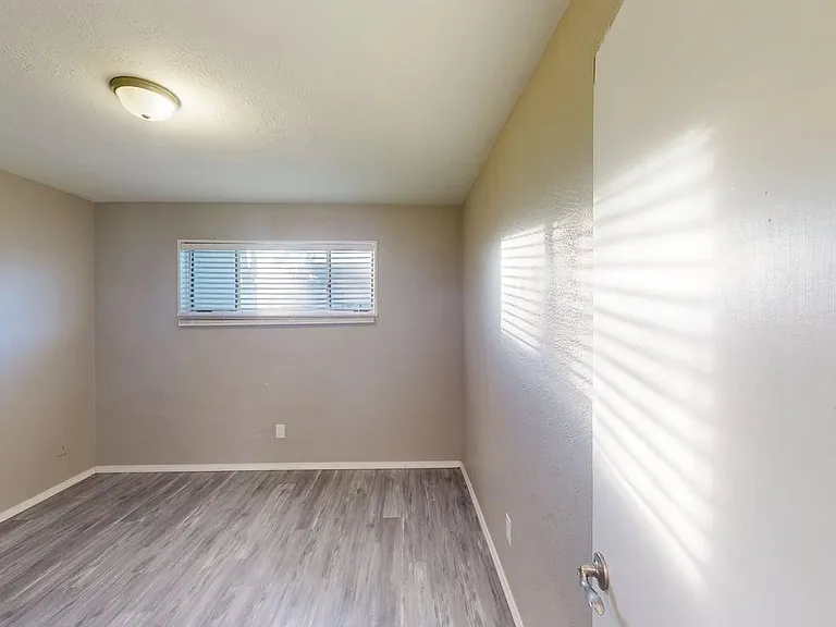10216 Candelaria Rd NE — Photo 9