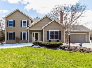 82 Falcon Trl, Pittsford, NY 14534