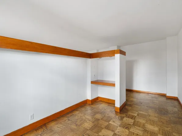 225 Saint Pauls Avenue image 10 of 30