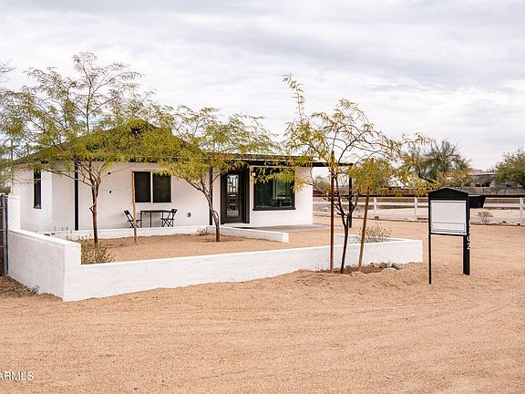 3rd image of 3002 E SOUTH MOUNTAIN Avenue