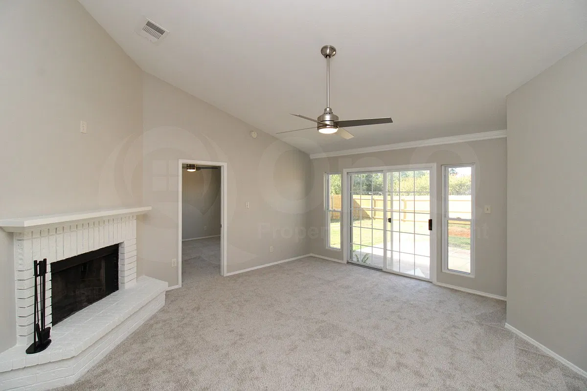 4 bed, 2.0 bath, 1854 sqft, $2,395 — Photo 4