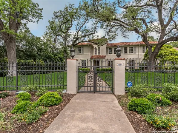 209 Park Hill, Olmos Park, TX 78212