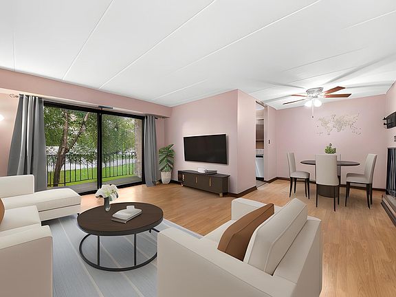 5th image of 13256 Circle Drive Pkwy #507