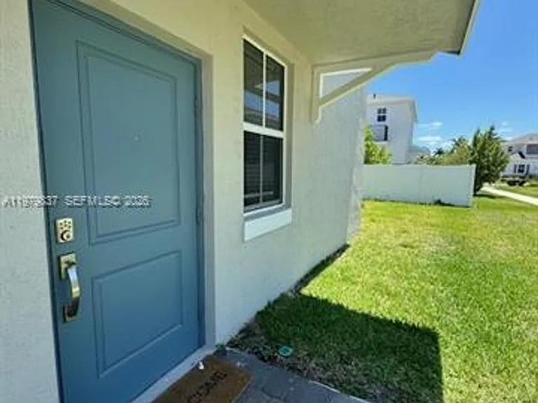 804 SE 18th St — Photo 4