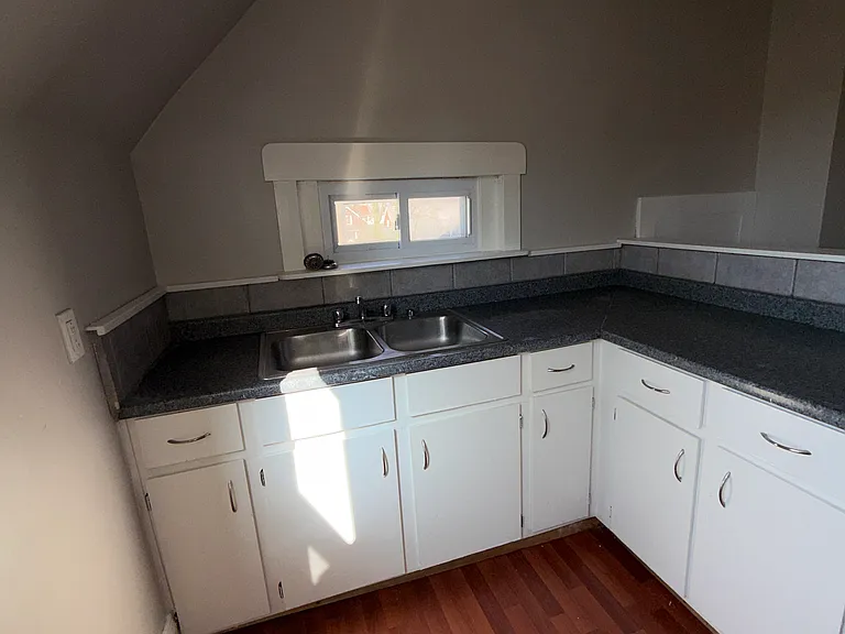 1344 S Green Rd — Photo 7