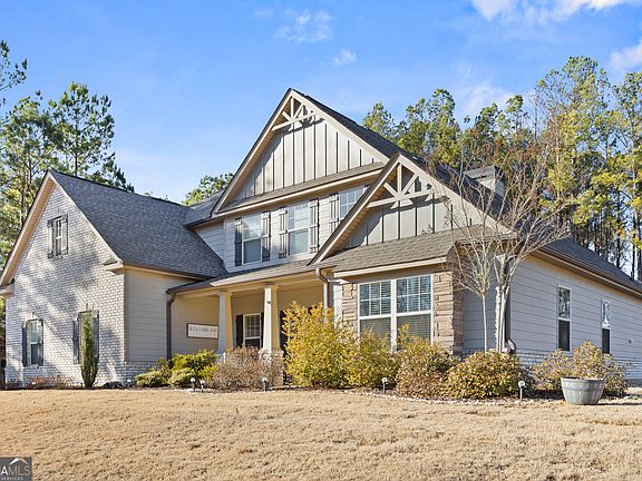 3rd image of 170 Homestead Cir