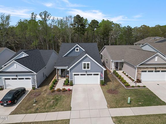 3rd image of 173 Maroon Ct