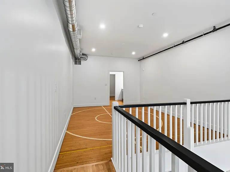 123 S Main St #6 — Photo 17