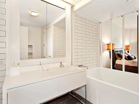 3rd image of 15 William St APT 21F