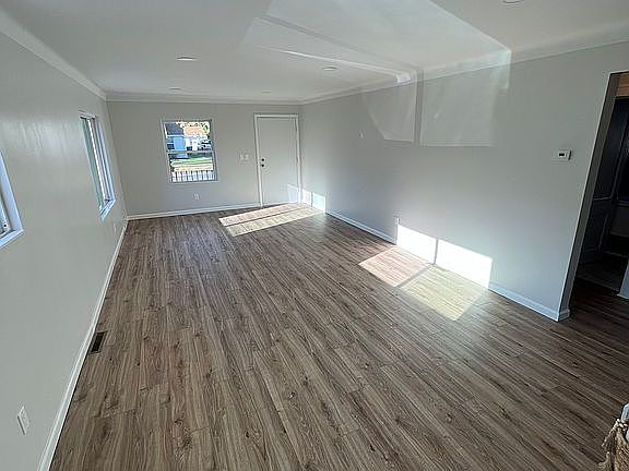 3rd image of 104 Silver Maple Dr