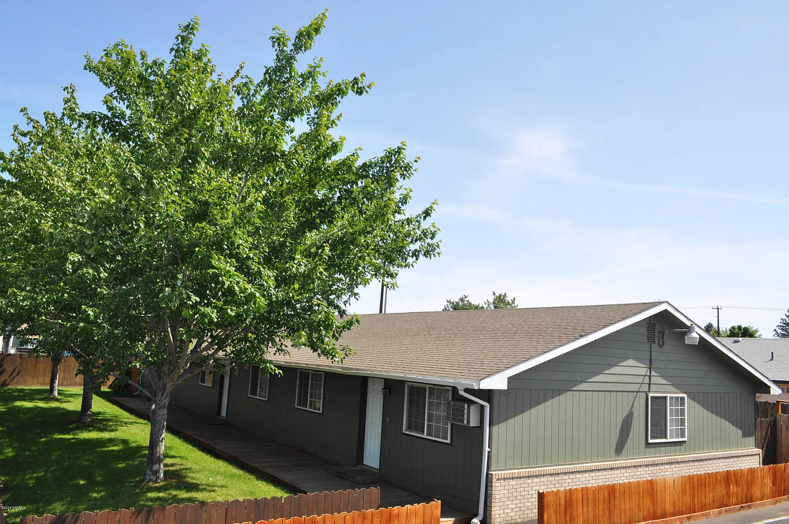 313 Perry St photo 1
