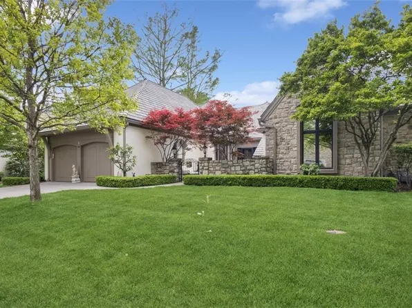 44 Coventry Ct, Prairie Village, KS 66208