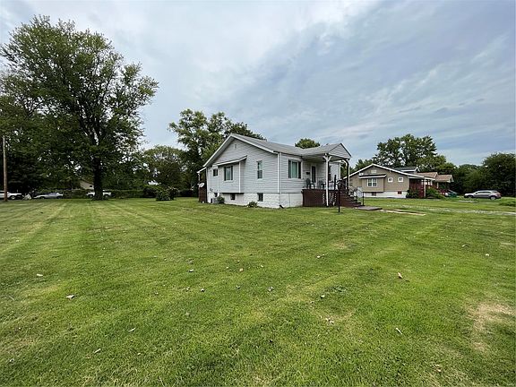 3rd image of 815 N 82nd St