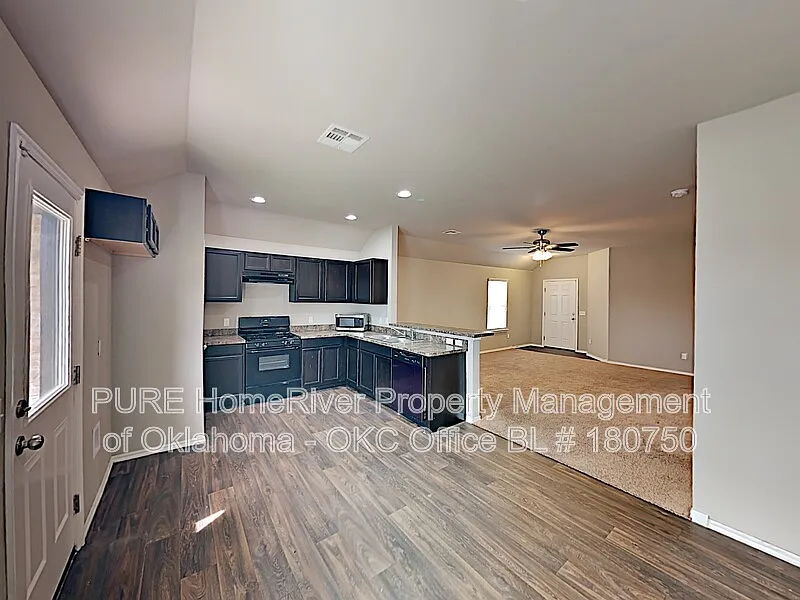 3 bed, 2.0 bath, 1301 sqft, $1,625 — Photo 4