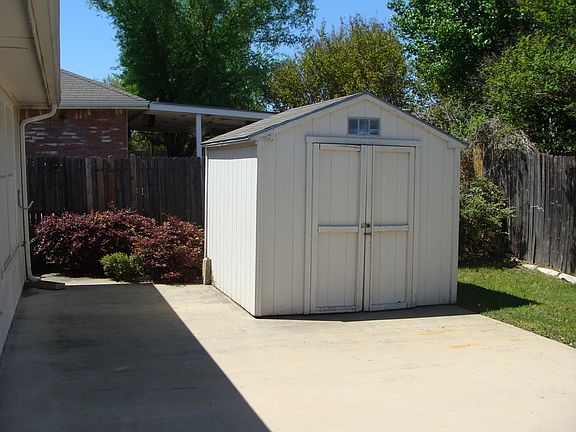 2nd image of 860 Atchison Dr