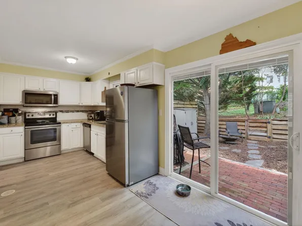 15 Georgetown Grn, Charlottesville, VA 22901