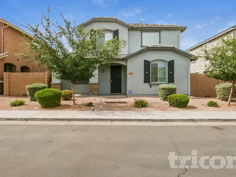 323 N 56th Pl — Photo 1
