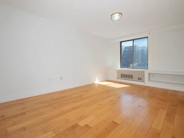 64-05 Yellowstone Boulevard image 9 of 14