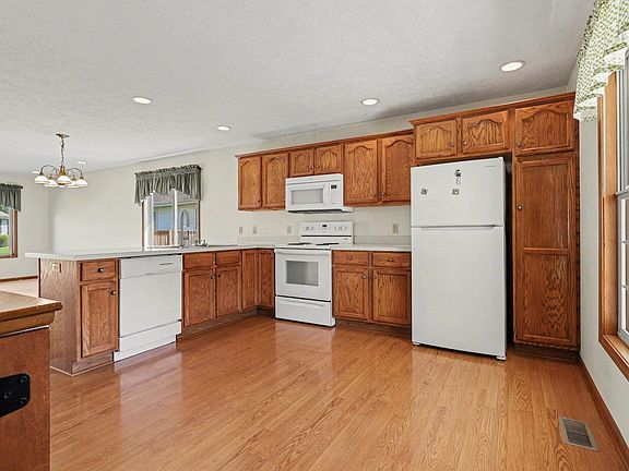 5th image of 3578 Brook Point Dr