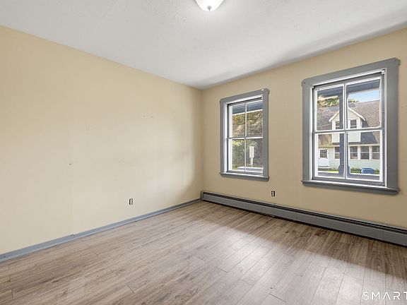 4th image of 23 Pleasant Street