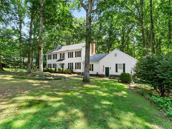 221 Farnham Dr, North Chesterfield, VA 23236