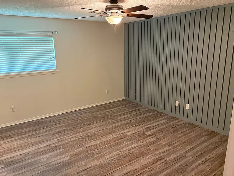 9313 Houston St — Photo 12