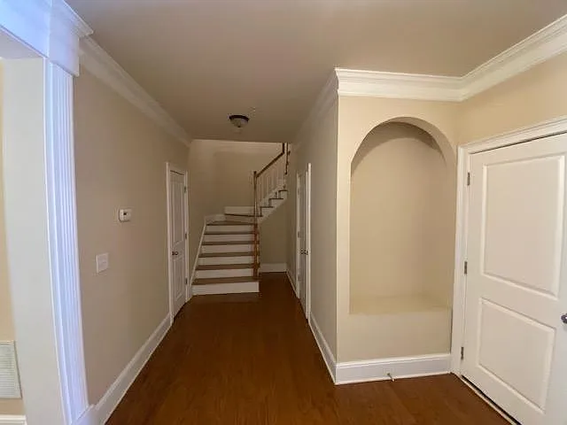 3 bed, 2.5 bath, 2320 sqft, $2,550 — Photo 3