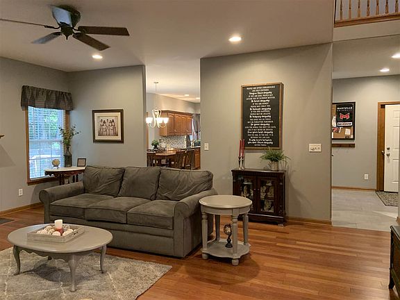 5th image of 122 Eaglewood Pl
