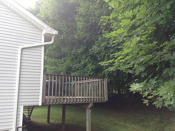 4th image of 12 Surrey Ln